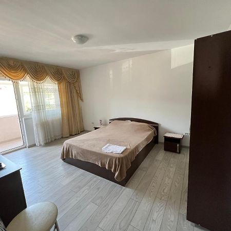 Ella Doo Apartament - 15 Min De Palas Hlincea Luaran gambar
