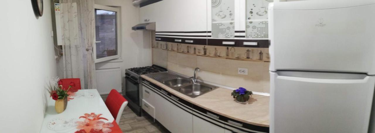 Ella Doo Apartament - 15 Min De Palas Hlincea Luaran gambar