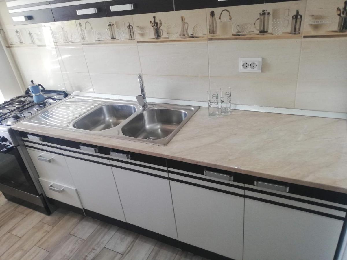 Ella Doo Apartament - 15 Min De Palas Hlincea Luaran gambar