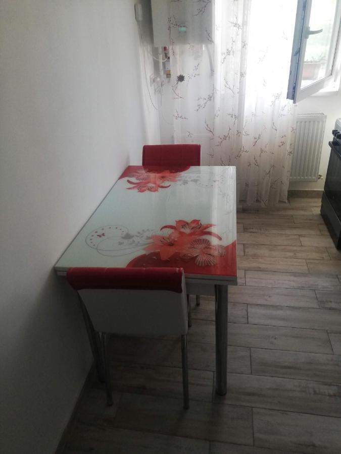 Ella Doo Apartament - 15 Min De Palas Hlincea Luaran gambar